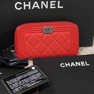 Auth. Chanel Boy Wallet on Adjustable Chain❤️❤️❤️